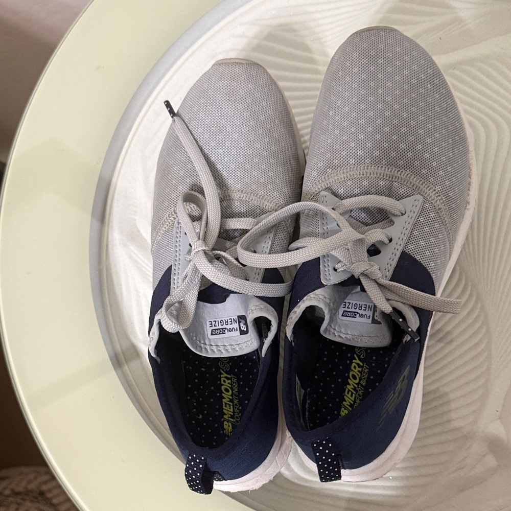 New Balance Fuelcore Nergize Women’s Sz 8 Gray/Navy Blue Running Shoes Sneakers
